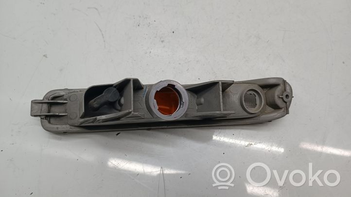 Mazda 323 F Indicatore di direzione anteriore 21061708