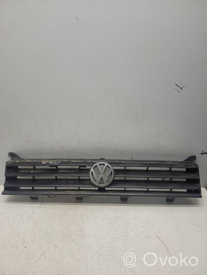 Volkswagen PASSAT B2 Grille calandre supérieure de pare-chocs avant 