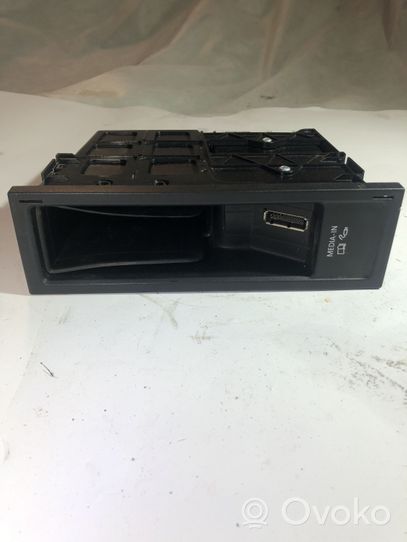 Volkswagen Golf VI Head unit multimedia control 1000001004