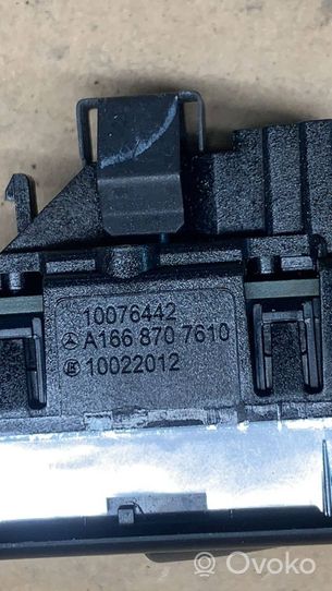 Mercedes-Benz ML W164 Przełącznik / Przycisk otwierania klapy bagażnika A1668707610