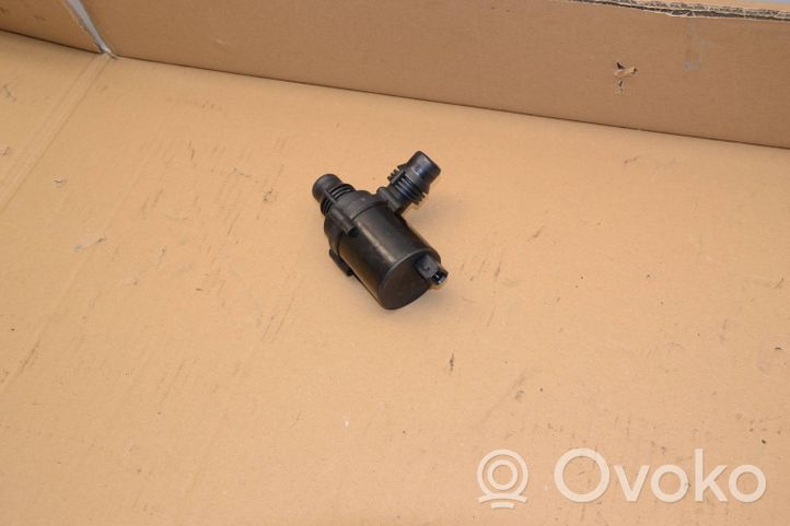 BMW X5 F15 Pompe à eau de liquide de refroidissement 9197085