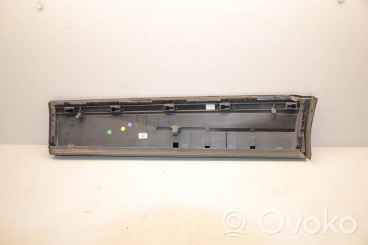 Audi Q8 Takaoven lista (muoto) 4M8853970A