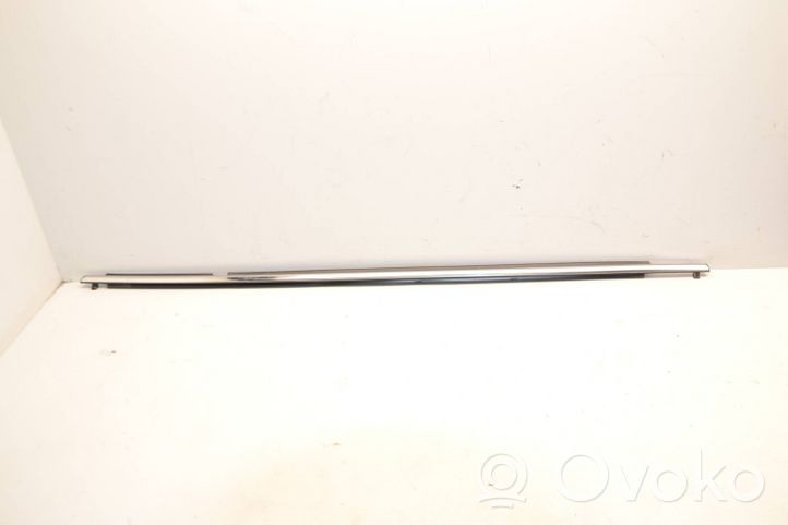 Toyota RAV 4 (XA50) Moulures des vitres de la porte arrière 7573042040