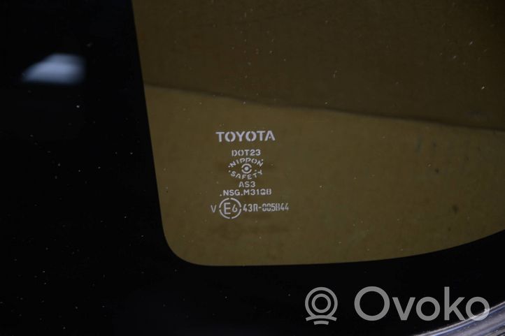 Toyota RAV 4 (XA40) Заднее боковое стекло кузова 6272042350