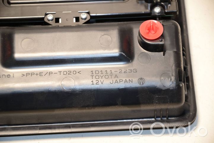 Toyota RAV 4 (XA40) Światło fotela przedniego 1D111223G