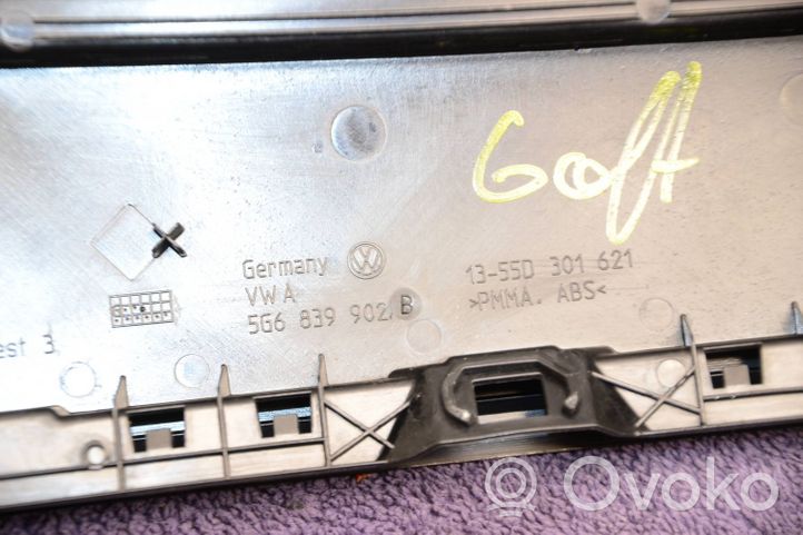 Volkswagen Golf VII Moulures des vitres de la porte arrière 5G6839902B