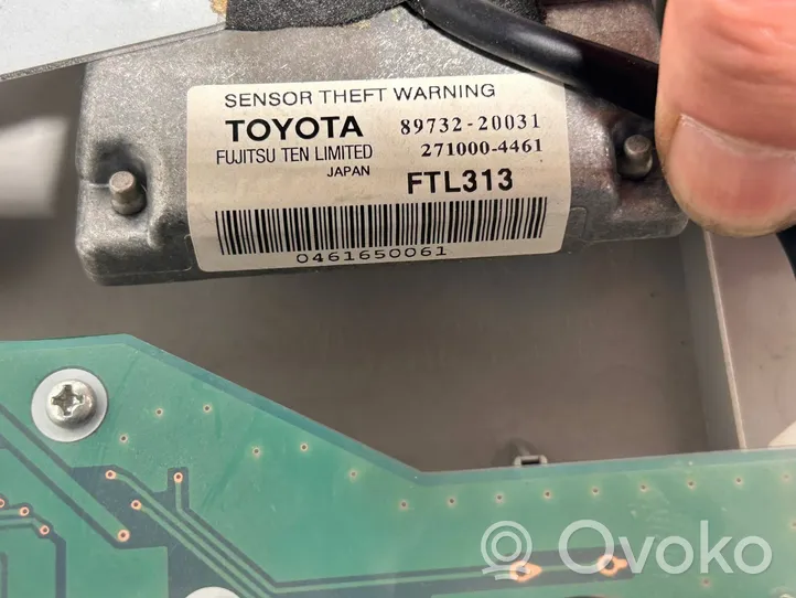 Toyota Avensis T270 Światło fotela przedniego 8973220031