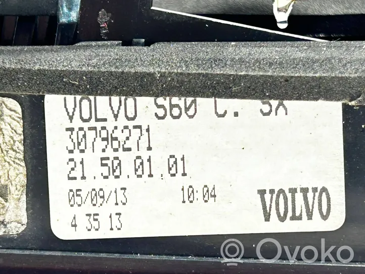 Volvo S60 Luci posteriori del portellone del bagagliaio 30796271