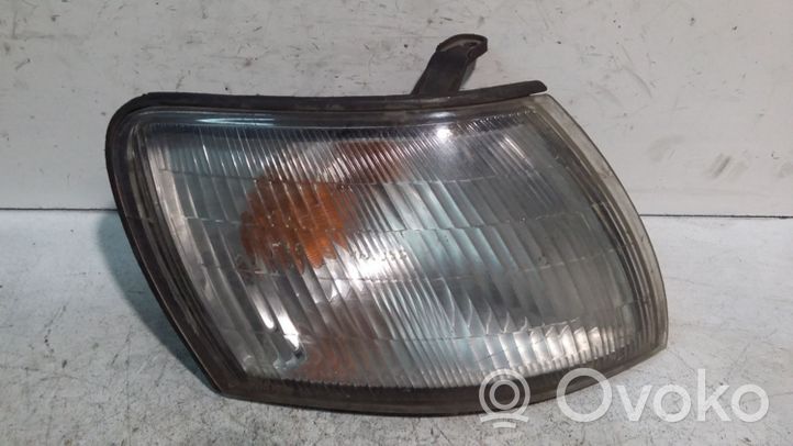 Toyota Carina T210 Indicatore di direzione anteriore 183148B