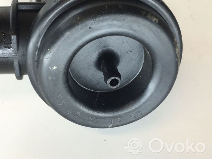 Renault Captur Välijäähdyttimen putkien kannake 3028024