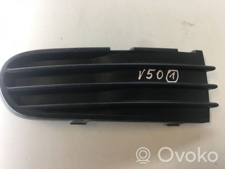Volvo V50 Etupuskurin alempi jäähdytinsäleikkö 30657010