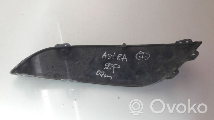 Opel Astra H Rejilla inferior del parachoques delantero 13225763