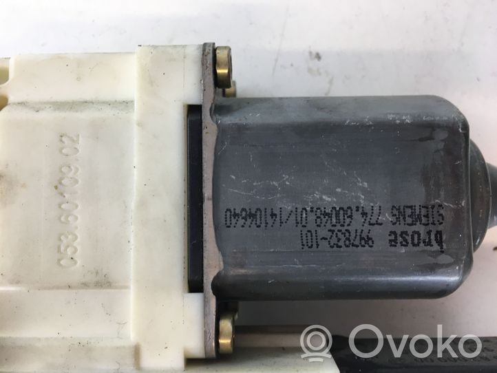 Citroen C4 I Silniczek podnośnika szyby drzwi przednich 0536010902