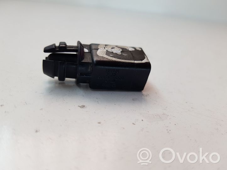 Volkswagen Golf V Outside/exterior temperature sensor 8Z0820535