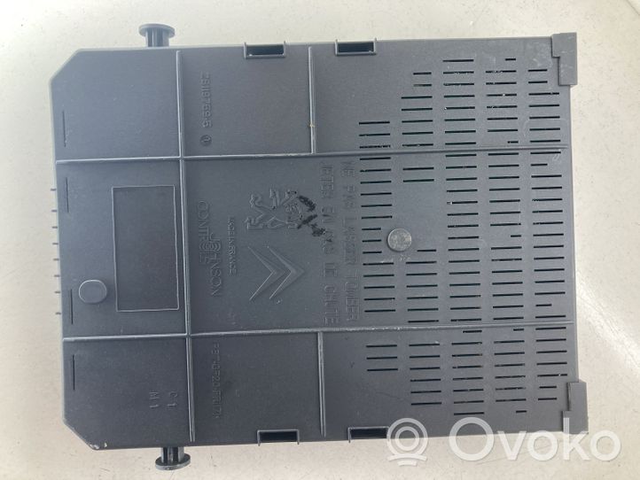 Peugeot 5008 Module de fusibles 96640598002