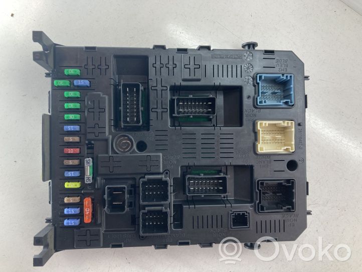 Peugeot 5008 Module de fusibles 96640598002