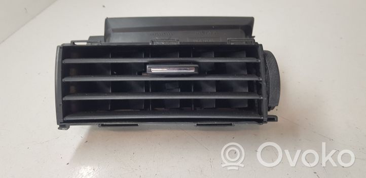 Citroen C5 Kojelaudan sivutuuletussuuttimen kehys 9682533477