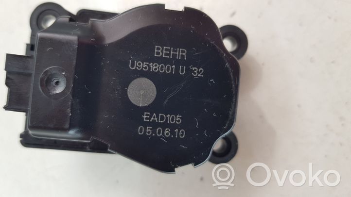 Opel Astra J Oro sklendės varikliukas U9518001