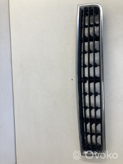 Audi A4 Allroad Grille inférieure de pare-chocs avant 8E0807647