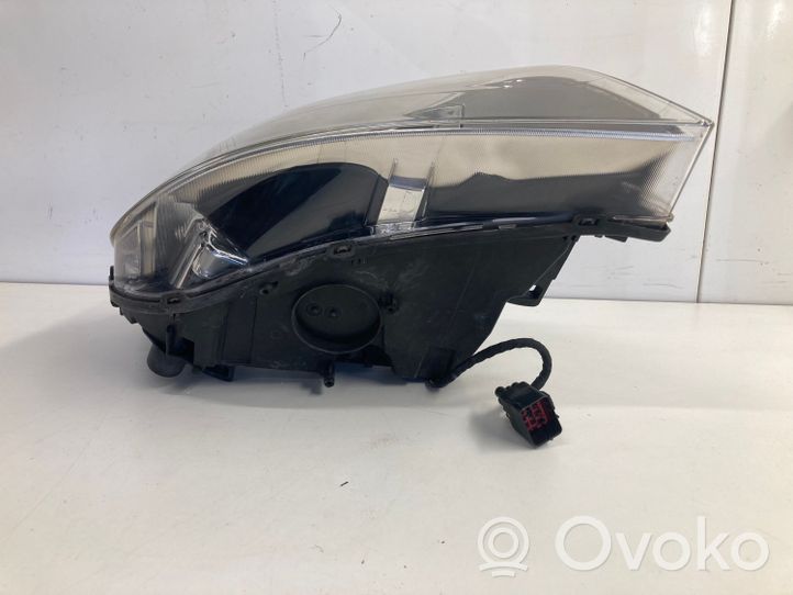 Volvo V60 Lampa przednia 