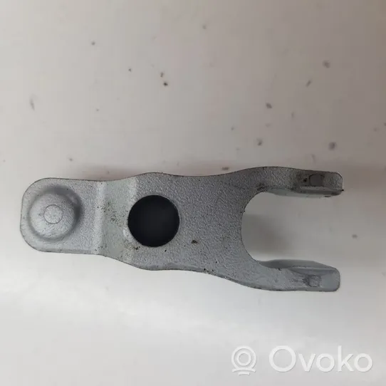 Opel Zafira C Fuel Injector clamp holder 82546