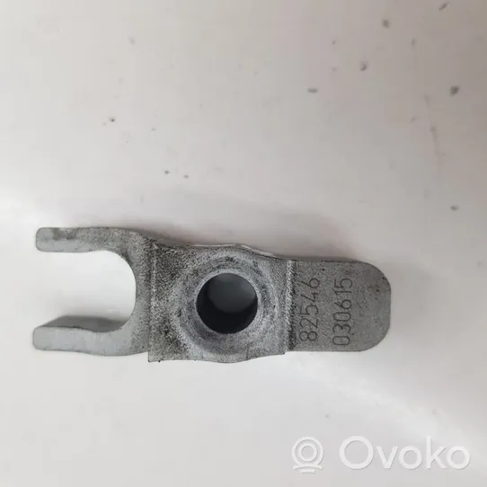 Opel Zafira C Fuel Injector clamp holder 82546