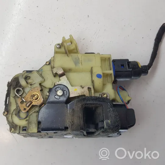 Volkswagen Polo IV 9N3 Front door lock C3B1837015AM