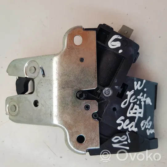 Volkswagen Jetta V Blocco/chiusura/serratura del portellone posteriore/bagagliaio 4F5827505D