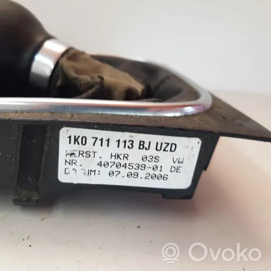 Volkswagen Jetta V Revêtement pommeau de levier de vitesses cuir 1K0711113BJ