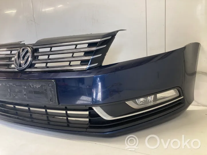 Volkswagen PASSAT B7 Zderzak przedni 