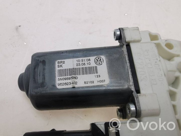 Volkswagen Tiguan Elektryczny podnośnik szyby drzwi tylnych 5N0959704D