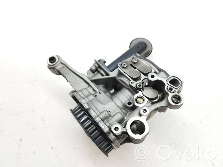 Volkswagen PASSAT B8 Oil pump 04L145208K