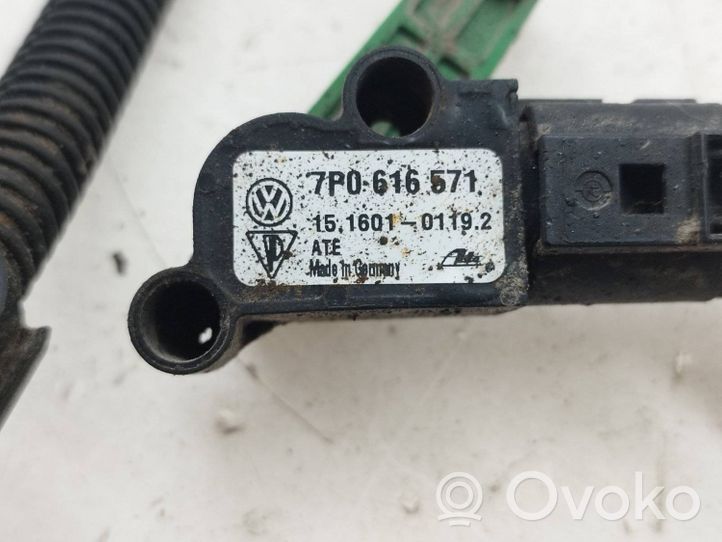 Volkswagen Touareg II Rear air suspension level height sensor 7P0616571