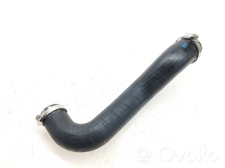 Volkswagen Touareg II Tube d'admission de tuyau de refroidisseur intermédiaire 7P0145737