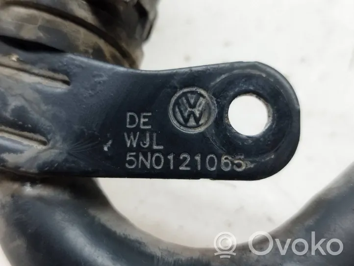 Volkswagen PASSAT CC Tubo flessibile del liquido di raffreddamento del motore 5N0121065