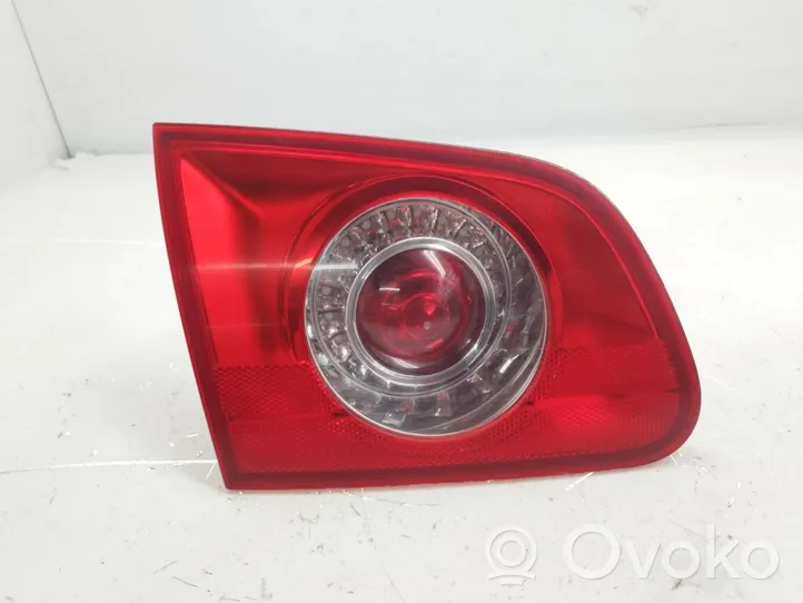 Volkswagen PASSAT B6 Lampy tylnej klapy bagażnika 3C9945093