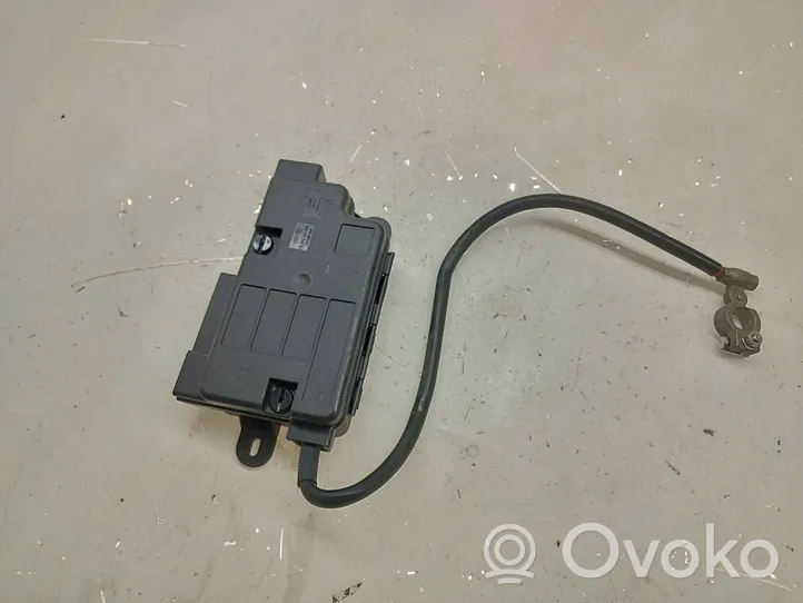 Volkswagen PASSAT B6 Module de fusibles 8P0937548A