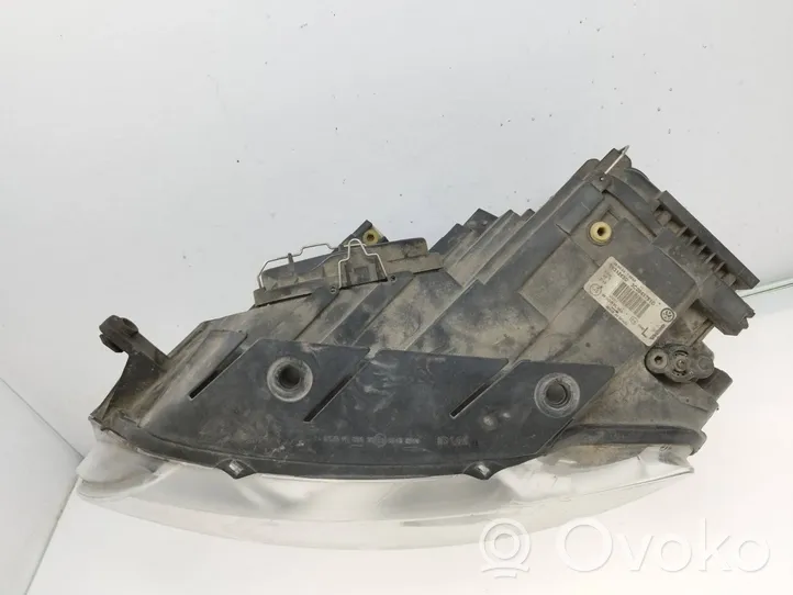 Volkswagen PASSAT B6 Lampa przednia 3C0941751G