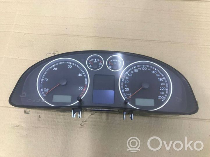 Volkswagen PASSAT B5.5 Geschwindigkeitsmesser Cockpit 3B0920829A