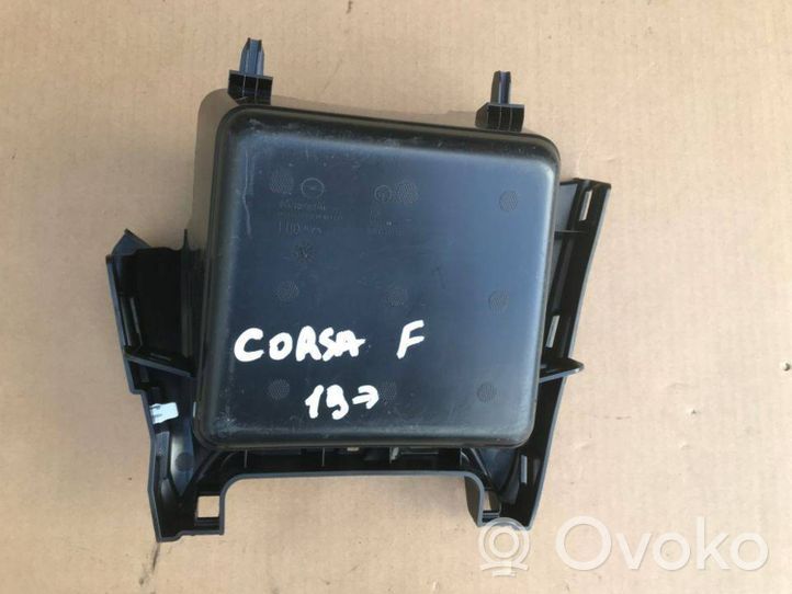 Opel Corsa F Keskikonsolin vetolaatikon/hyllyn alusta 9832180580