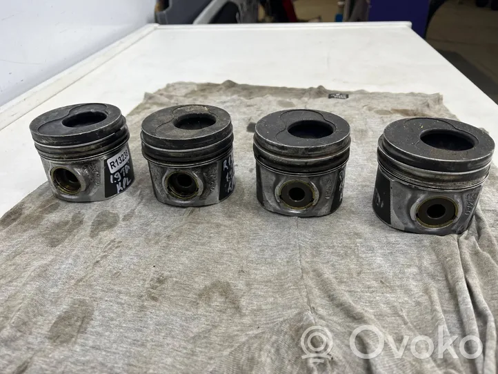 Skoda Octavia Mk1 (1U) Piston 79l69m091