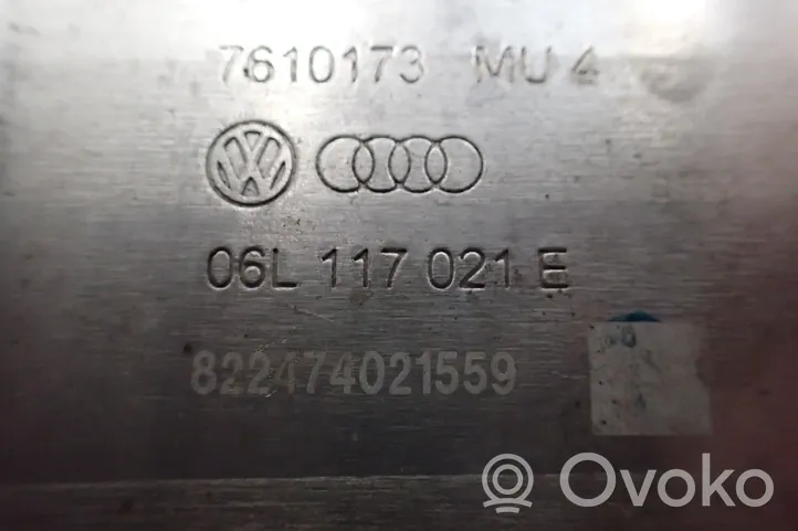 Audi A6 S6 C7 4G Moottoriöljyn jäähdytinlaite 06L117021E