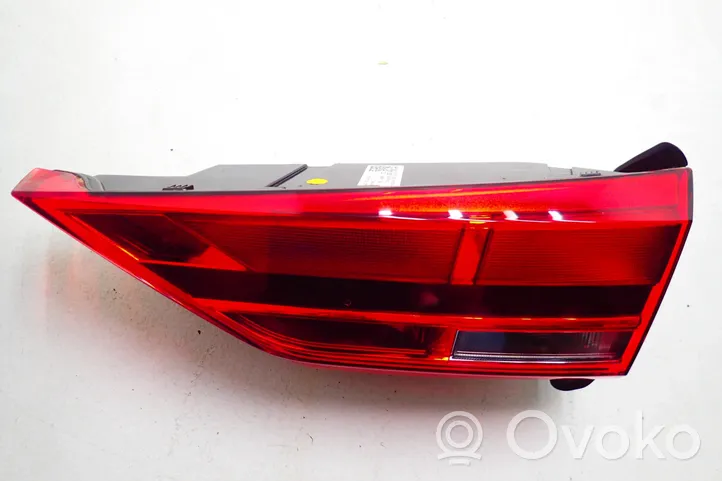 Audi Q3 F3 Lampy tylnej klapy bagażnika 83A945076