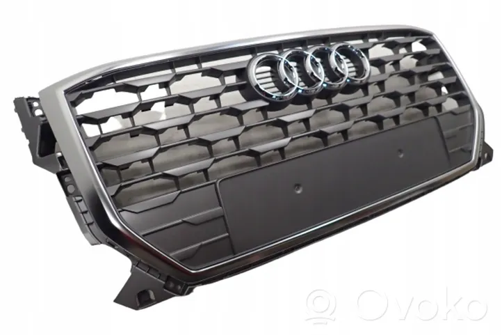 Audi Q2 - Maskownica / Grill / Atrapa górna chłodnicy 81A853651