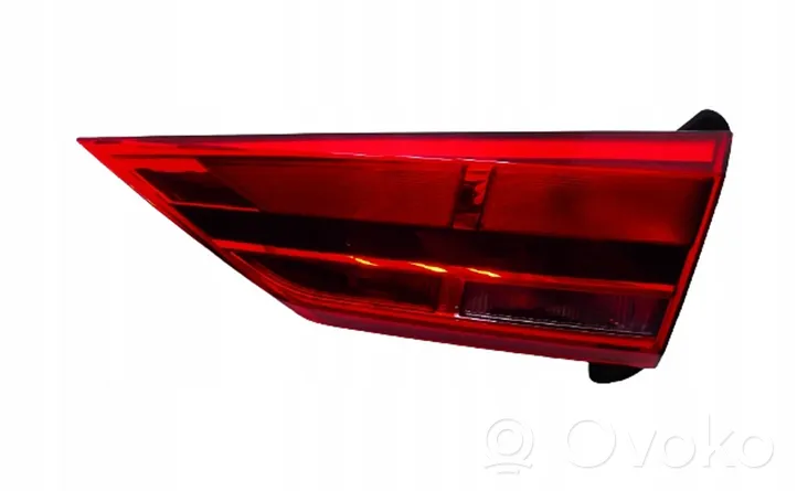 Audi Q3 F3 Lampy tylnej klapy bagażnika 83A945076