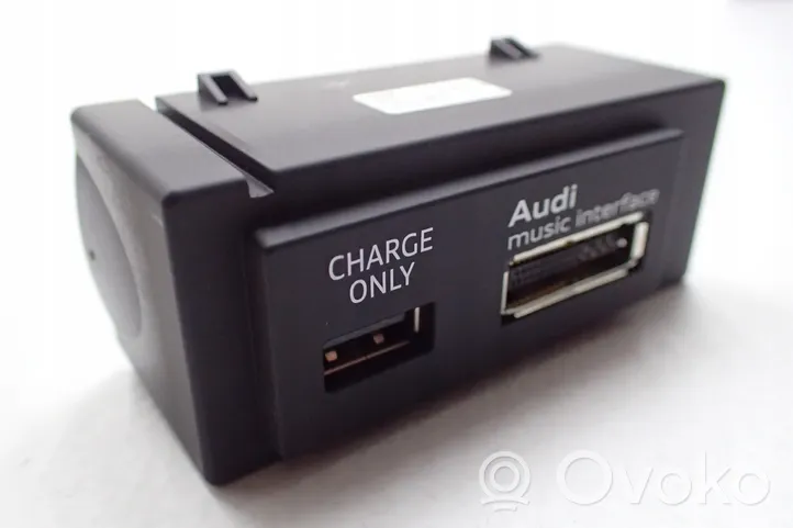 Audi RS3 Connettore plug in USB 8V0035736B