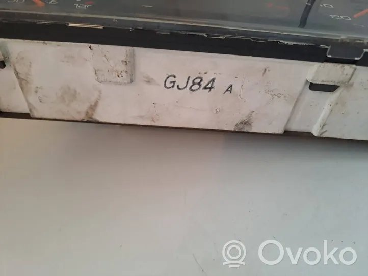 Mazda 626 Tachimetro (quadro strumenti) GJ84