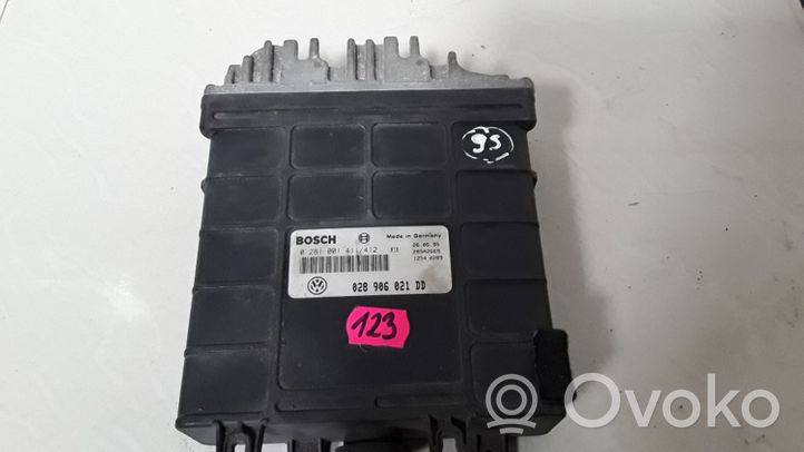 Volkswagen PASSAT B4 Calculateur moteur ECU 0281001411412