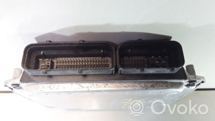 Volkswagen Golf IV Dzinēja vadības bloks 0281101105