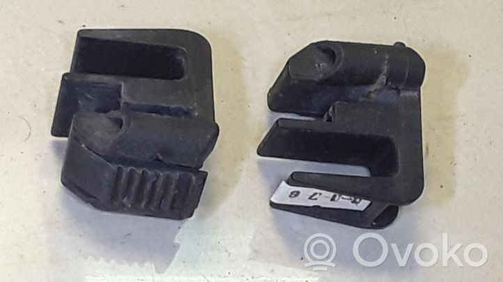 Mercedes-Benz A W168 Staffa di montaggio del radiatore A2105040146